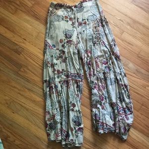 Z & L Europe flowy floral pants size small